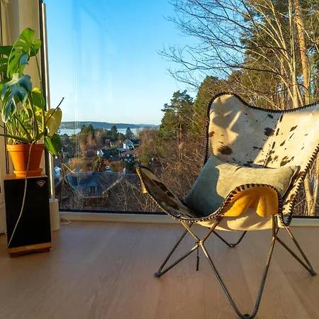 Spacious 190sqm Villa-style With Treetop Views & Jacuzzi Holiday home Oslo