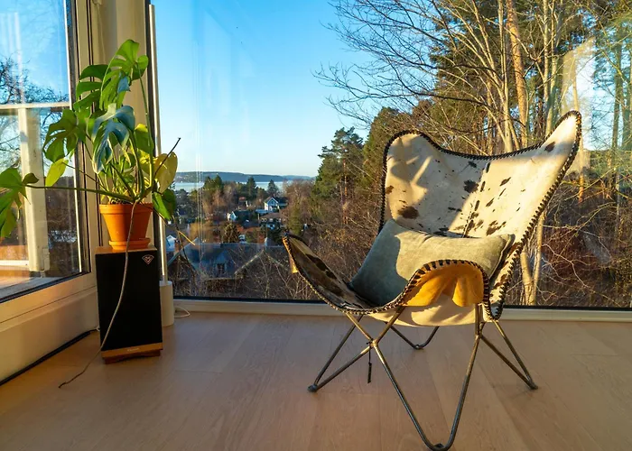 Spacious 190sqm Villa-style With Treetop Views & Jacuzzi Сasa de vacaciones Oslo