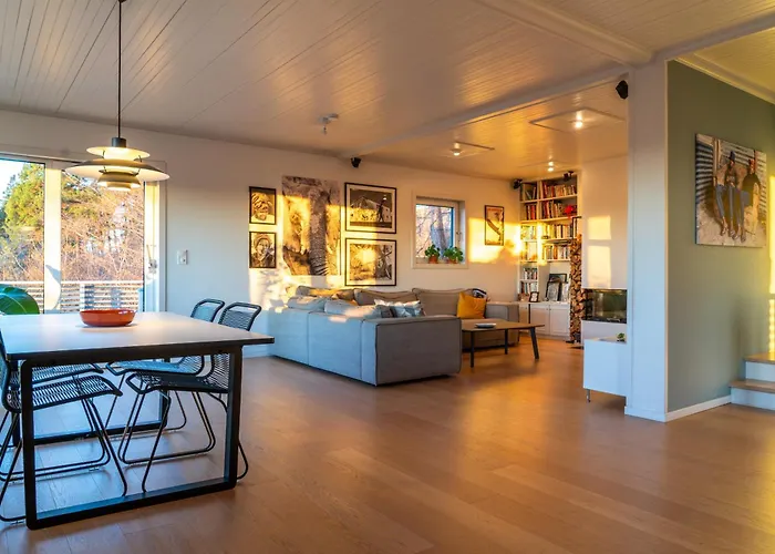 Spacious 190sqm Villa-style With Treetop Views & Jacuzzi Сasa de vacaciones *