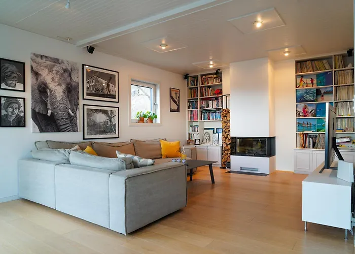 Spacious 190sqm Villa-style With Treetop Views & Jacuzzi Сasa de vacaciones