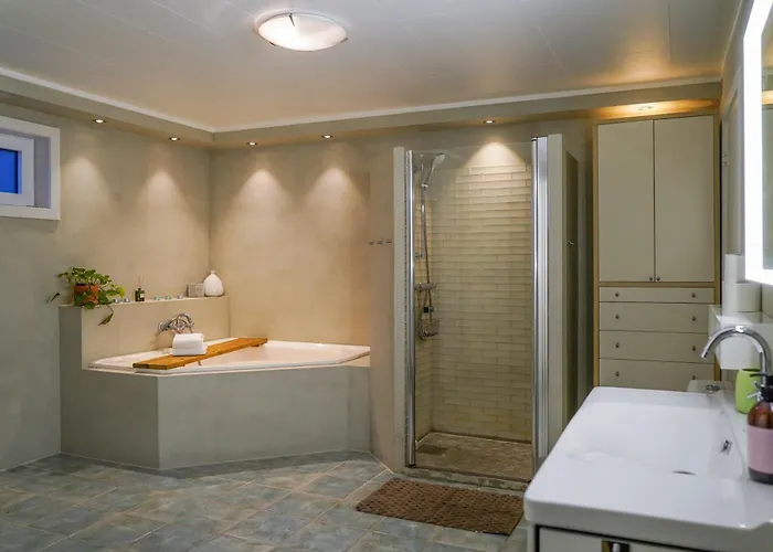 Spacious 190sqm Villa-style With Treetop Views & Jacuzzi Oslo