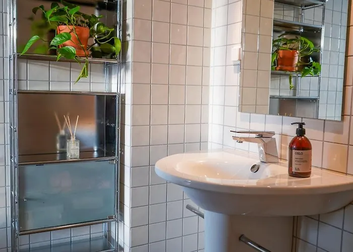 Сasa de vacaciones Spacious 190sqm Villa-style With Treetop Views & Jacuzzi Oslo