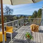 Luxury Treetop Panoramic Views And Direct Tram To Norway Cup